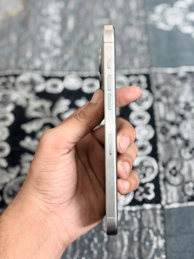 Apple iPhone 15 Pro Max 2