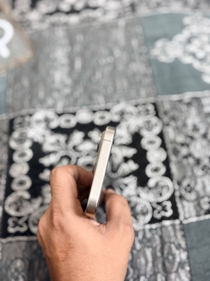 Apple iPhone 15 Pro Max 5