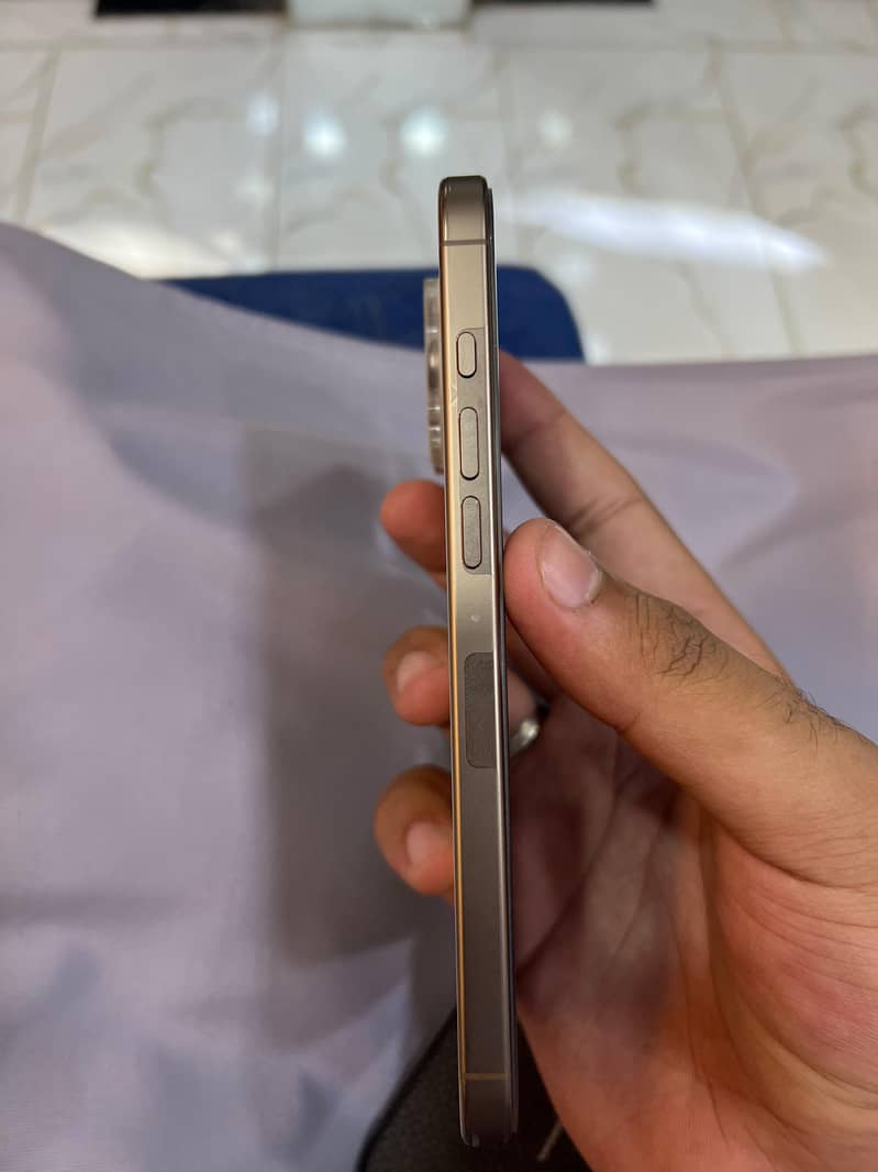 Apple iPhone 16 Pro Max 5