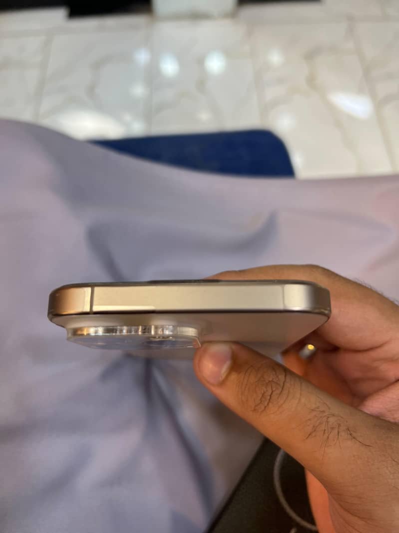 Apple iPhone 16 Pro Max 7