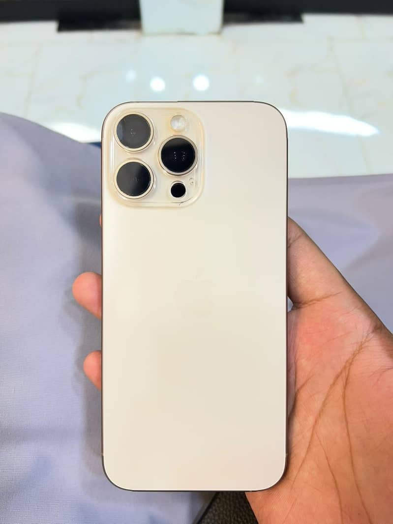 Apple iPhone 16 Pro Max 9