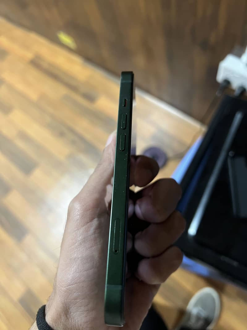 Apple iPhone 13 1