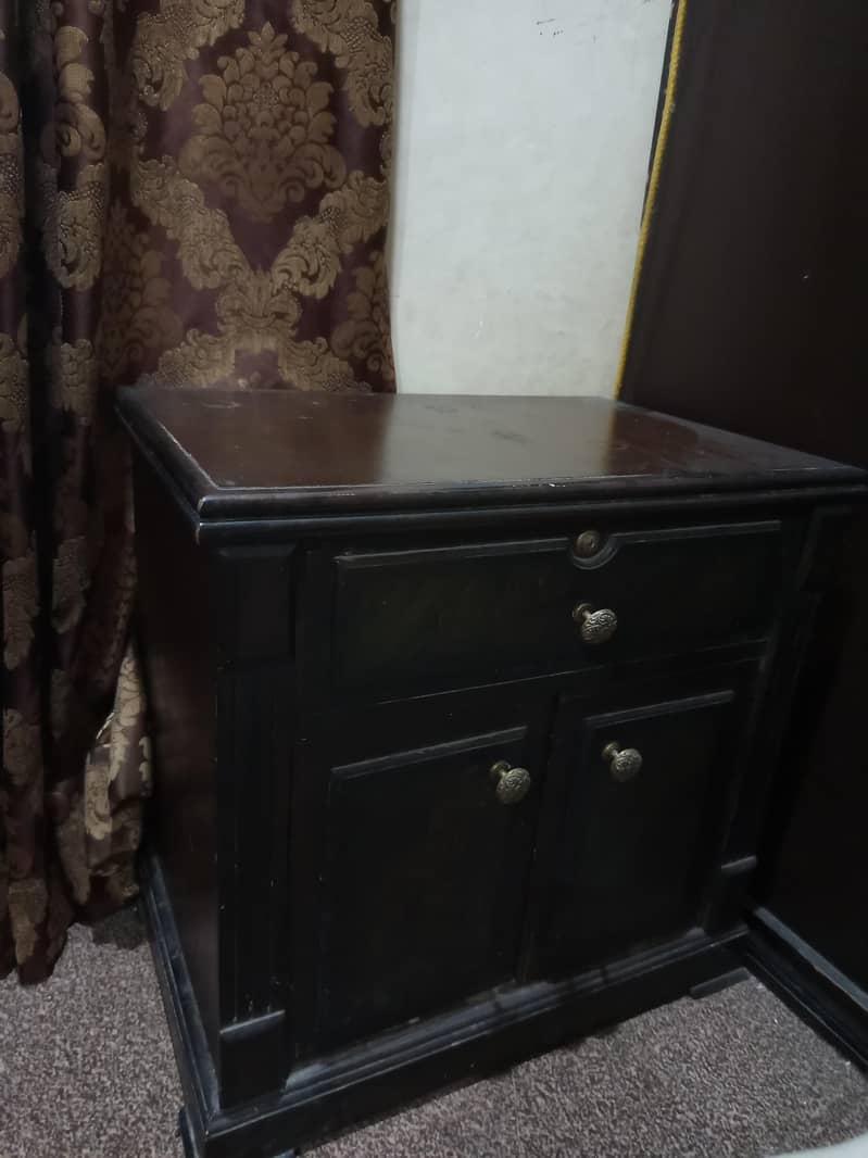 Side Tables 0