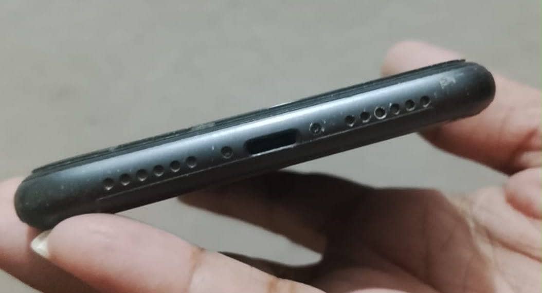 Apple iPhone 11 7