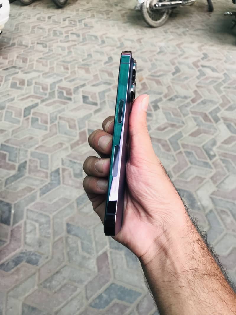 Apple iPhone 14 Pro 2