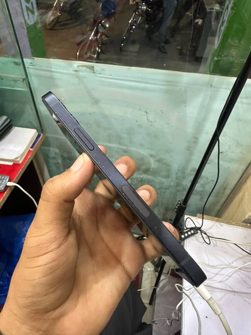 Apple iPhone 12 1