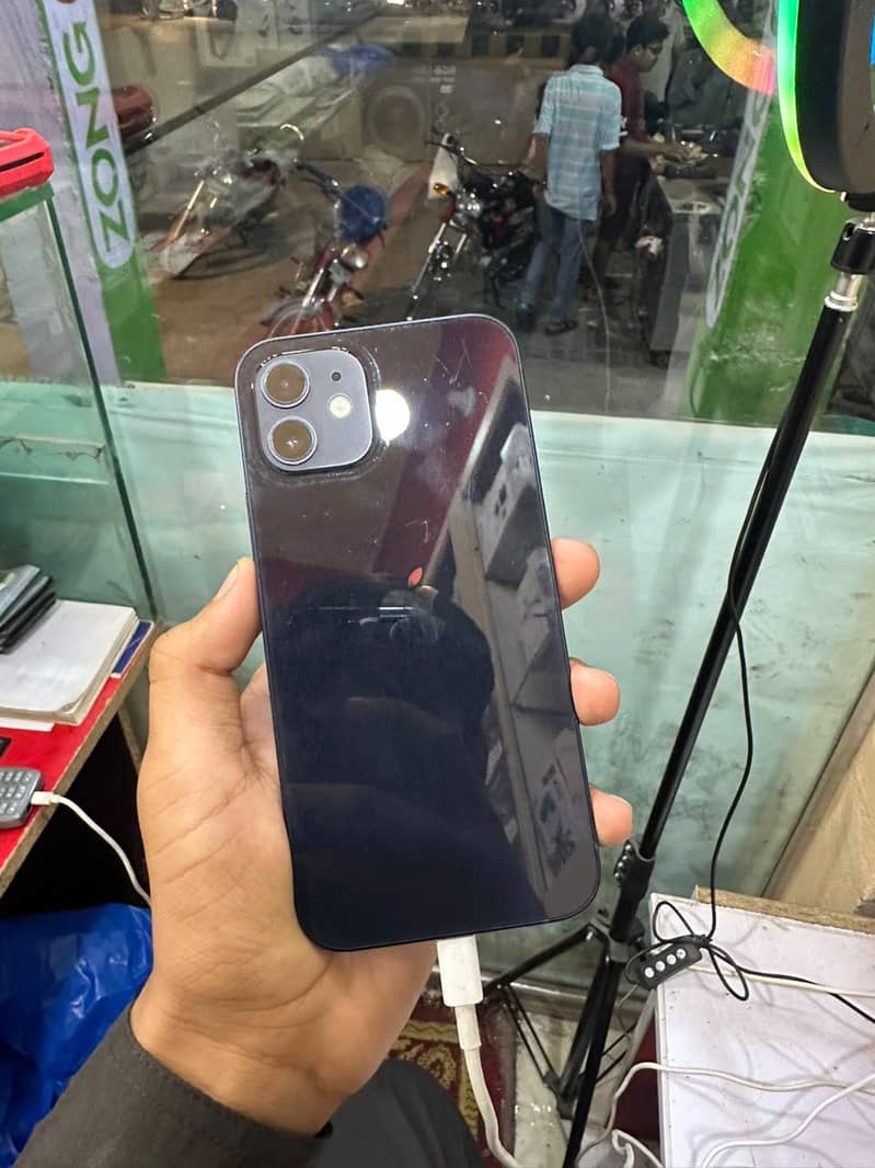 Apple iPhone 12 2