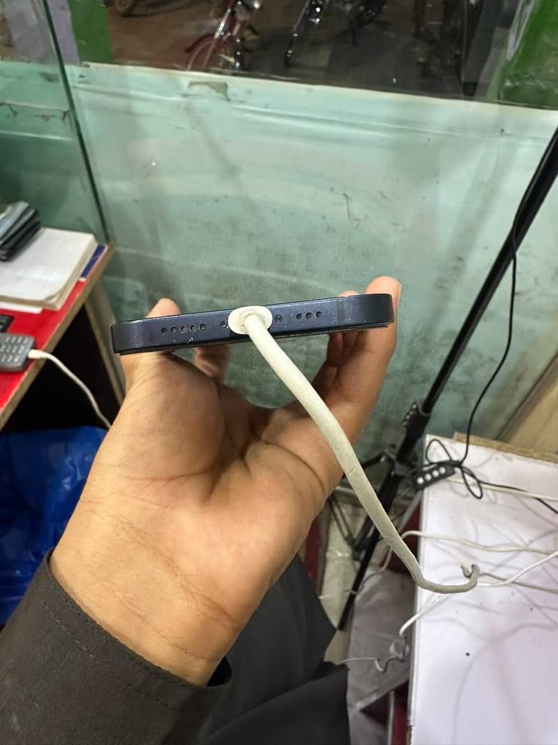 Apple iPhone 12 4