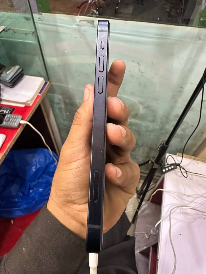 Apple iPhone 12 6