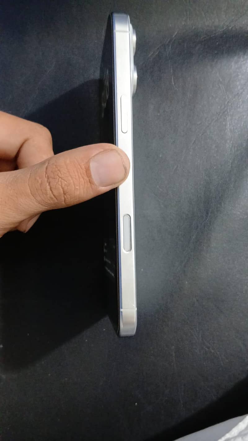 Apple iPhone 16 Pro Max 3