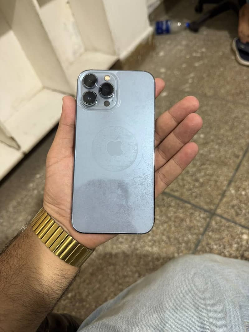 Apple iPhone 13 Pro Max 1