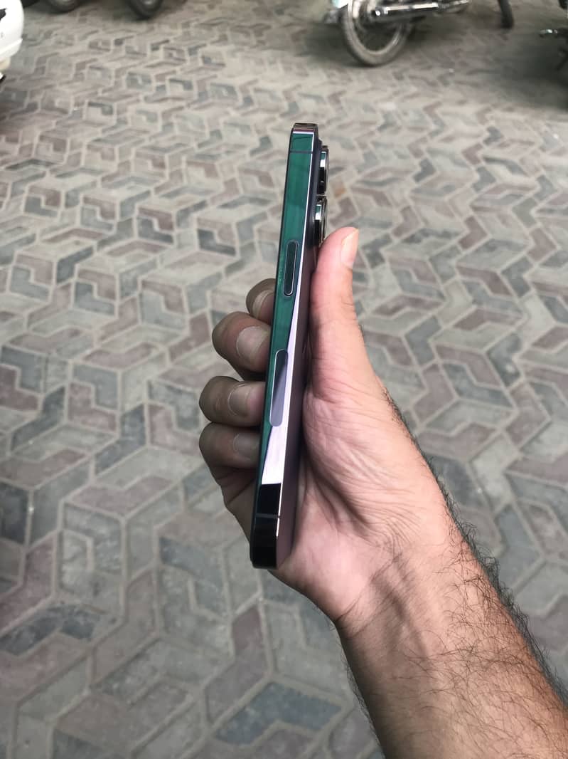 Apple iPhone 14 Pro 2