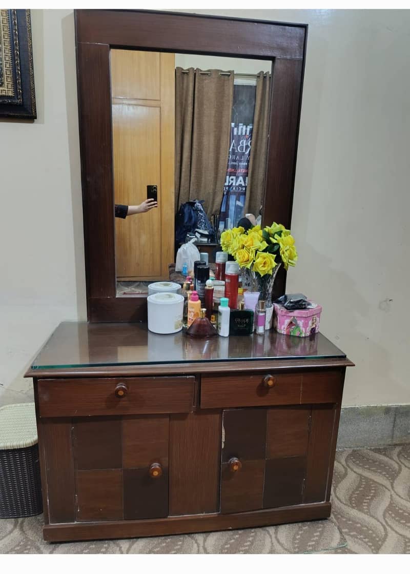 dressing table 0