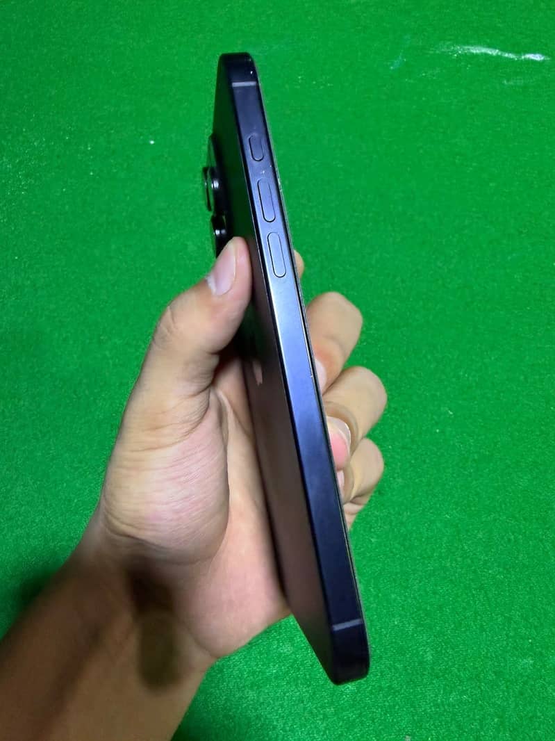 Apple iPhone 16 Pro Max 3