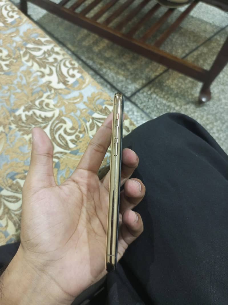 Apple iPhone 11 Pro 2