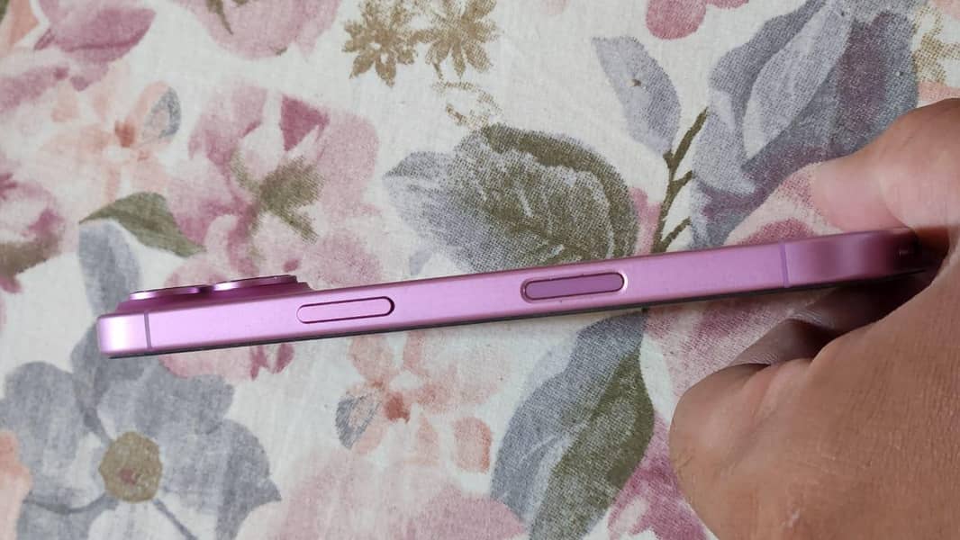 Apple iPhone 16 0