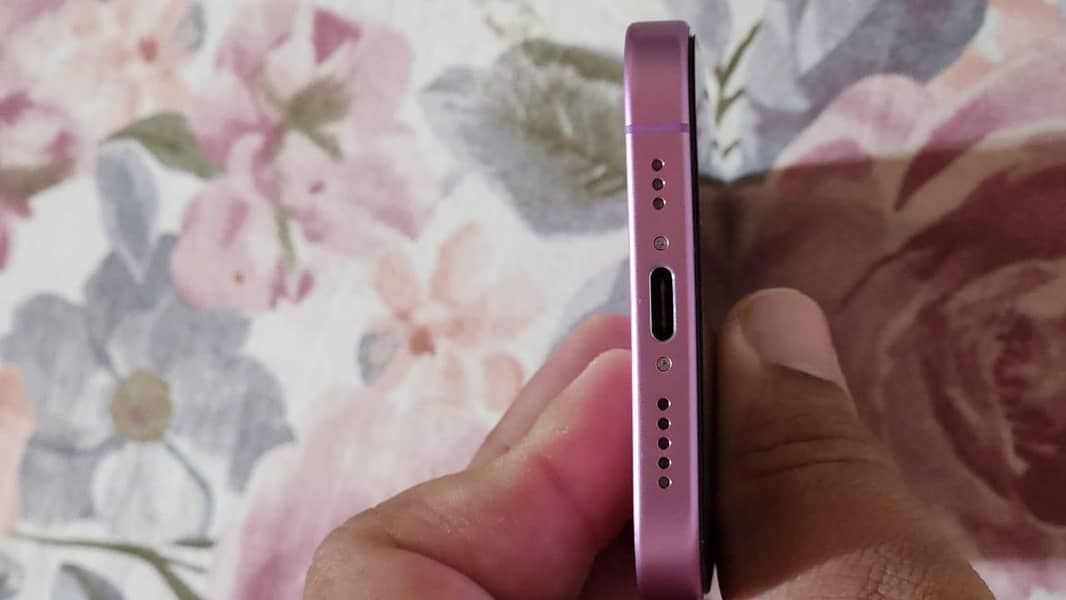 Apple iPhone 16 2