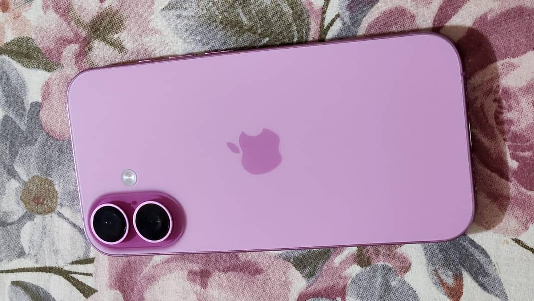 Apple iPhone 16 5