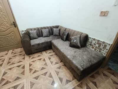 Comfortable 5-Seater Sofa Set for Sale in Excellent Condition