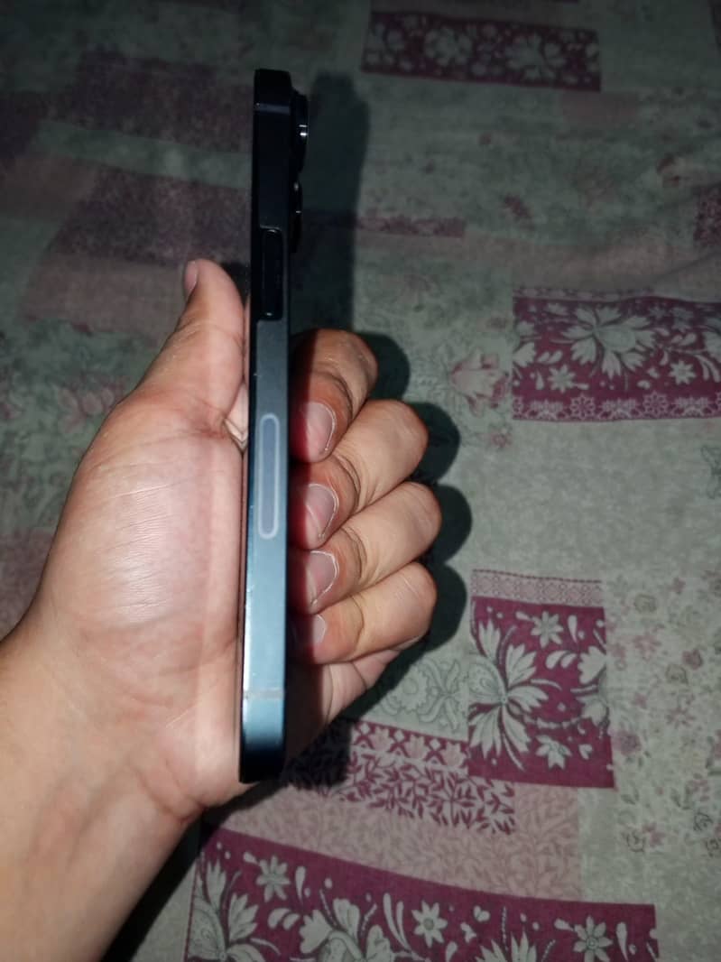 Apple iPhone 14 3
