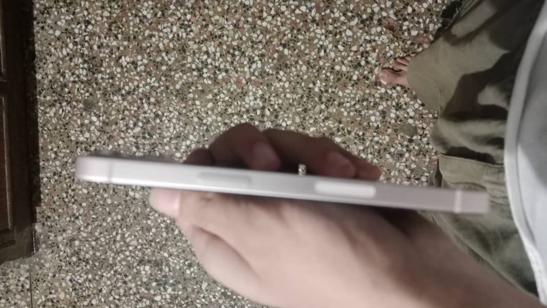 Apple iPhone 13 1