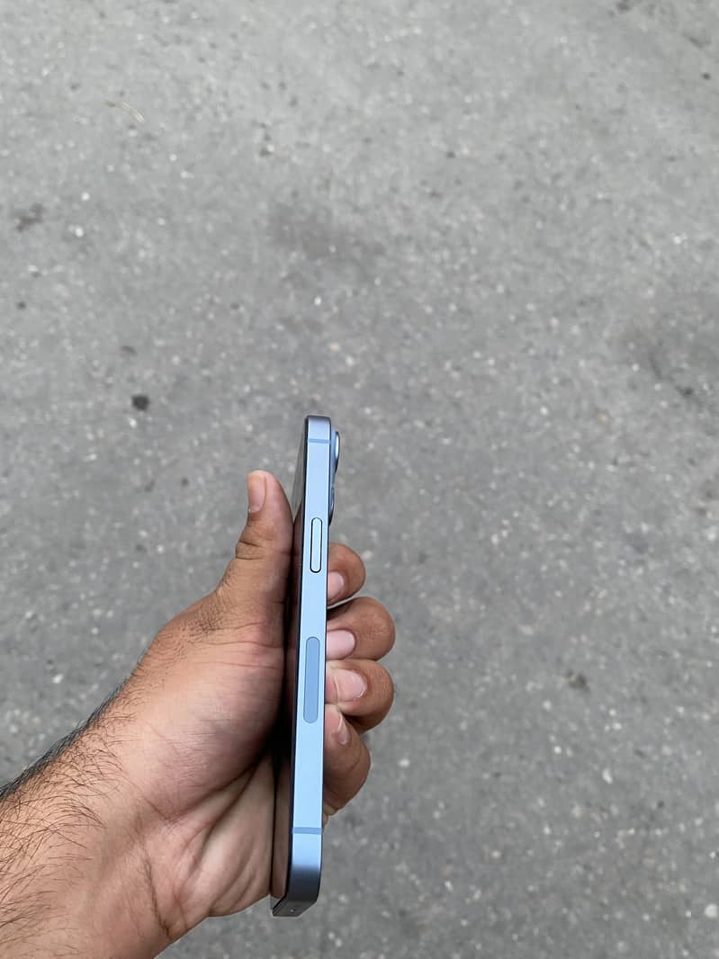 Apple iPhone 14 4