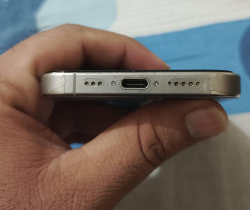 Apple iPhone 15 Pro 2
