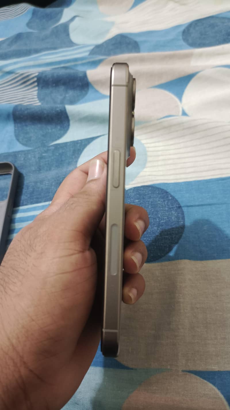 Apple iPhone 15 Pro 3