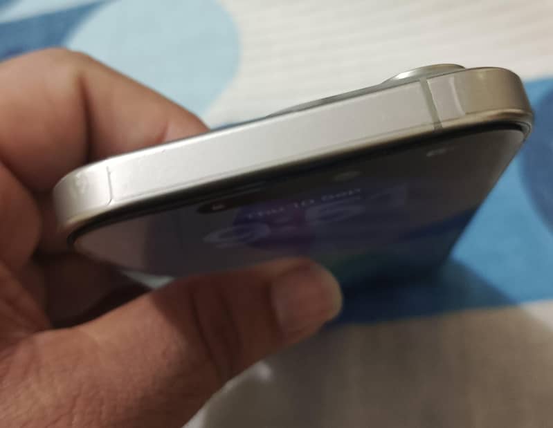 Apple iPhone 15 Pro 4