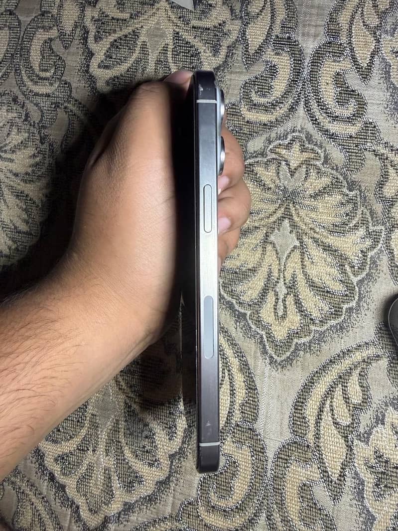 Apple iPhone 15 Pro Max 2