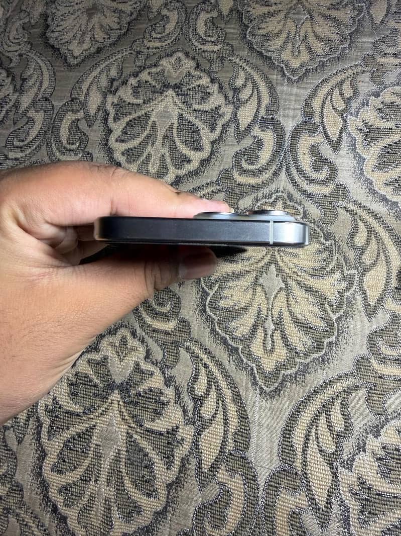 Apple iPhone 15 Pro Max 3