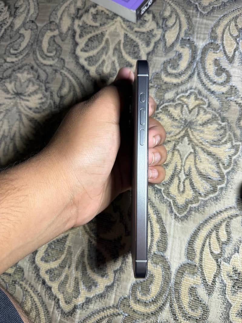 Apple iPhone 15 Pro Max 4
