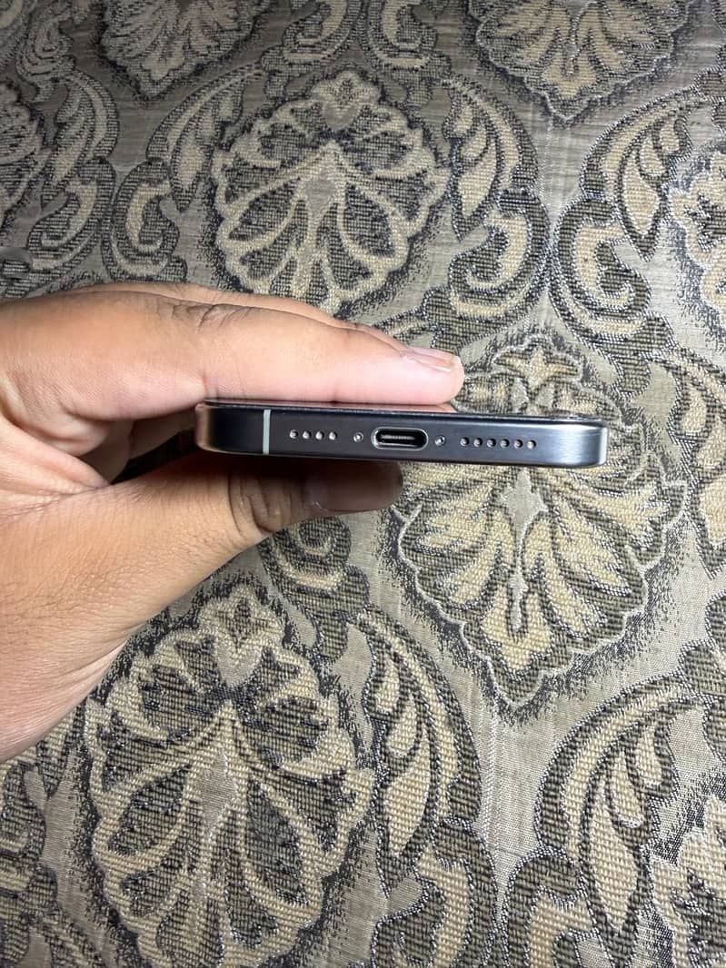 Apple iPhone 15 Pro Max 5