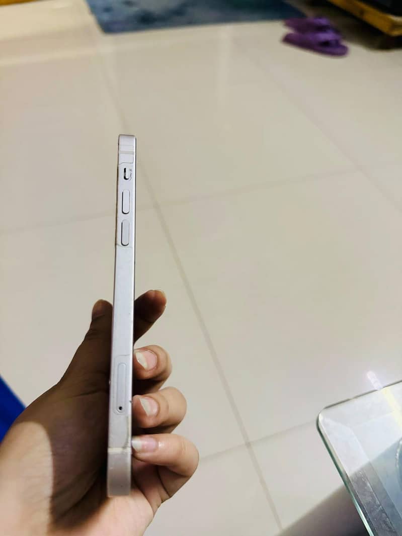 Apple iPhone 12 3