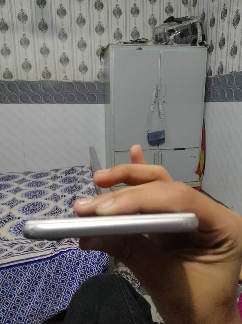Apple iPhone 6 Plus 0