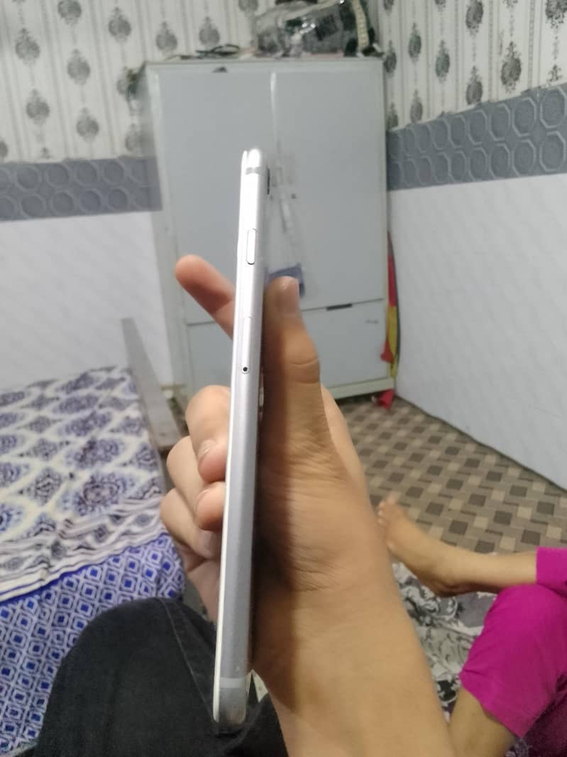 Apple iPhone 6 Plus 1