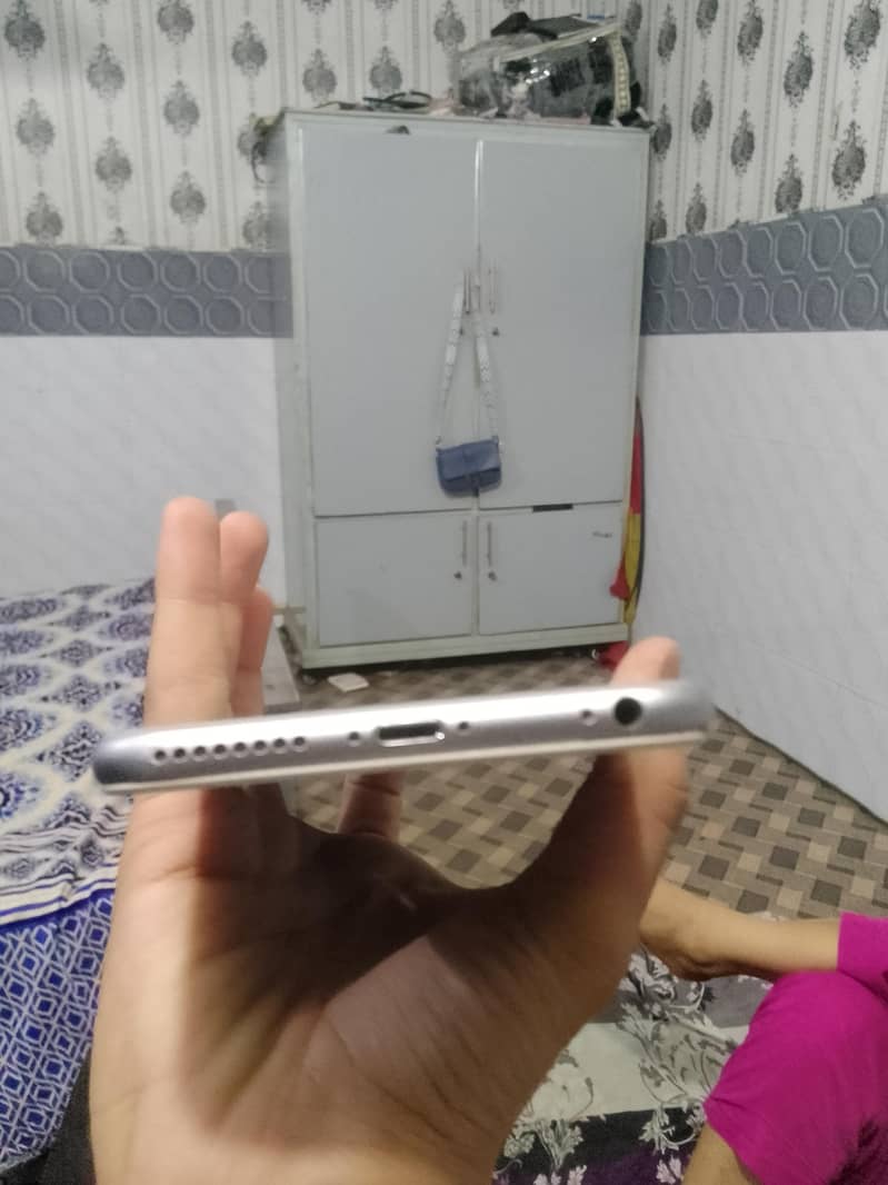 Apple iPhone 6 Plus 4