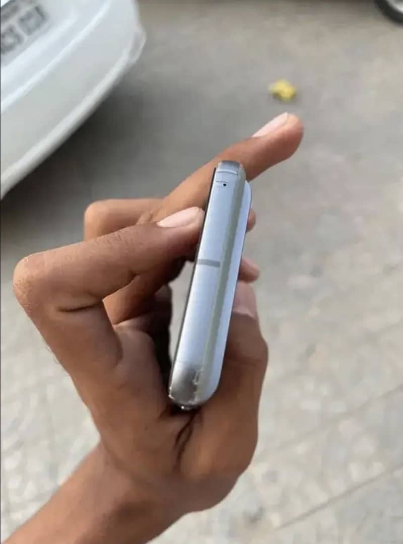 Google Pixel 8 4