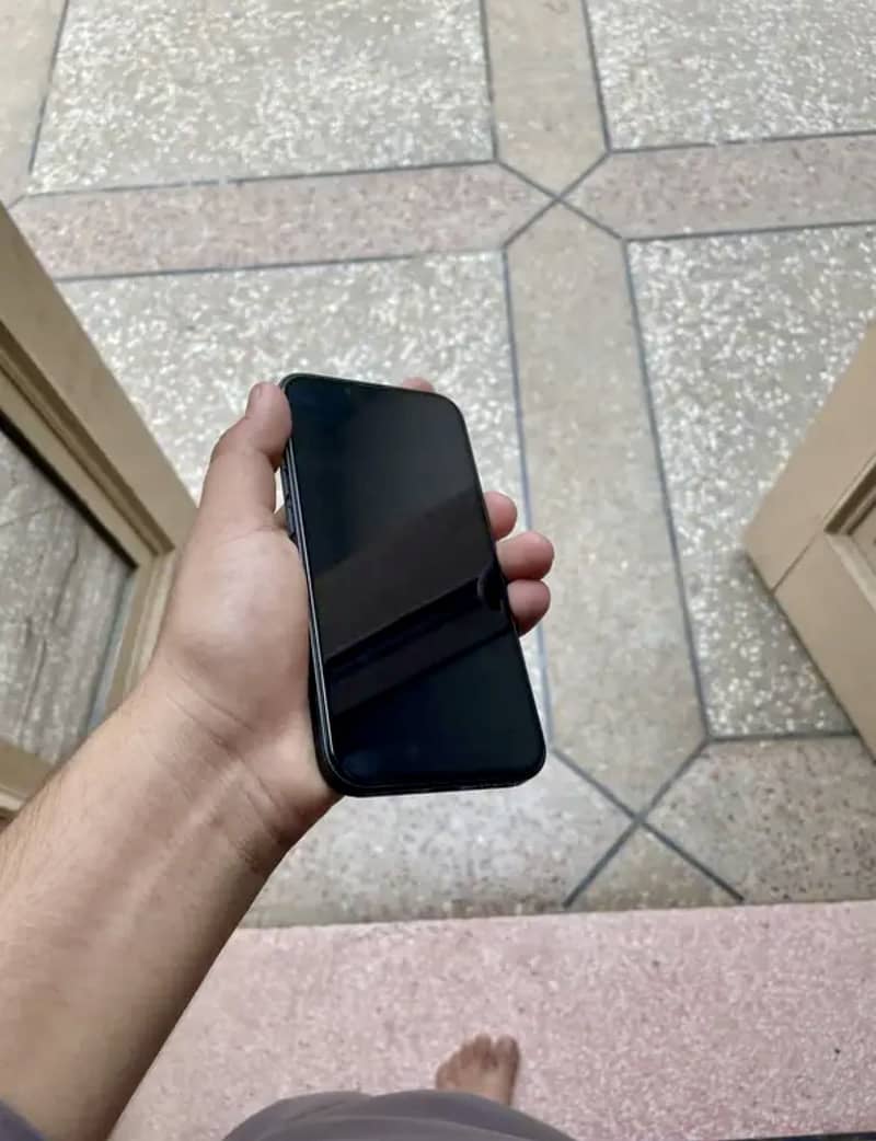 Apple iPhone 14 3