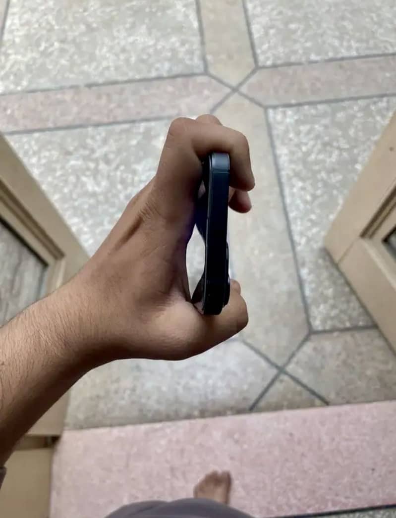 Apple iPhone 14 4