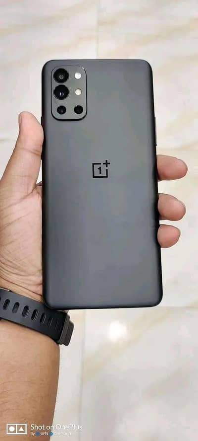 One Plus 9R
