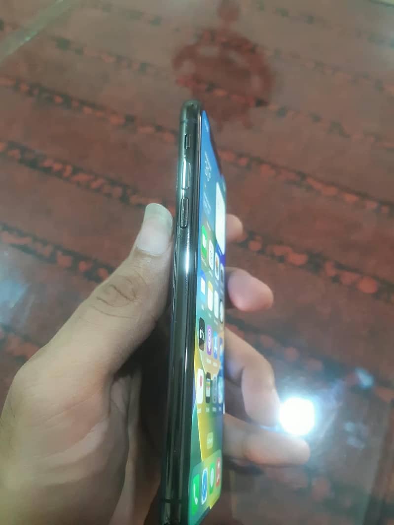 Apple iPhone X 4