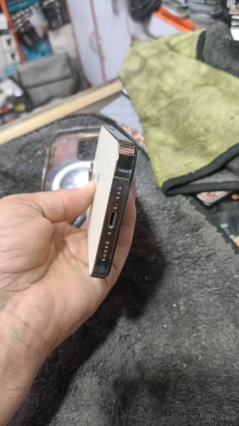 Apple iPhone 14 Pro 2