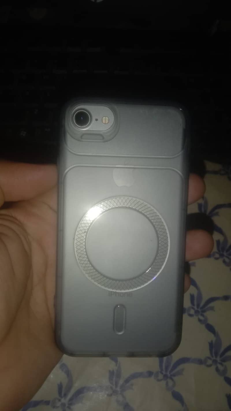 Apple iPhone 7 0