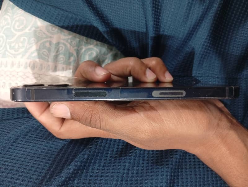 Apple iPhone 12 3