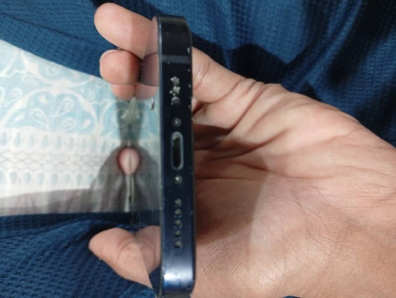 Apple iPhone 12 4