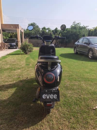 Evee Nisa Electric Scooty