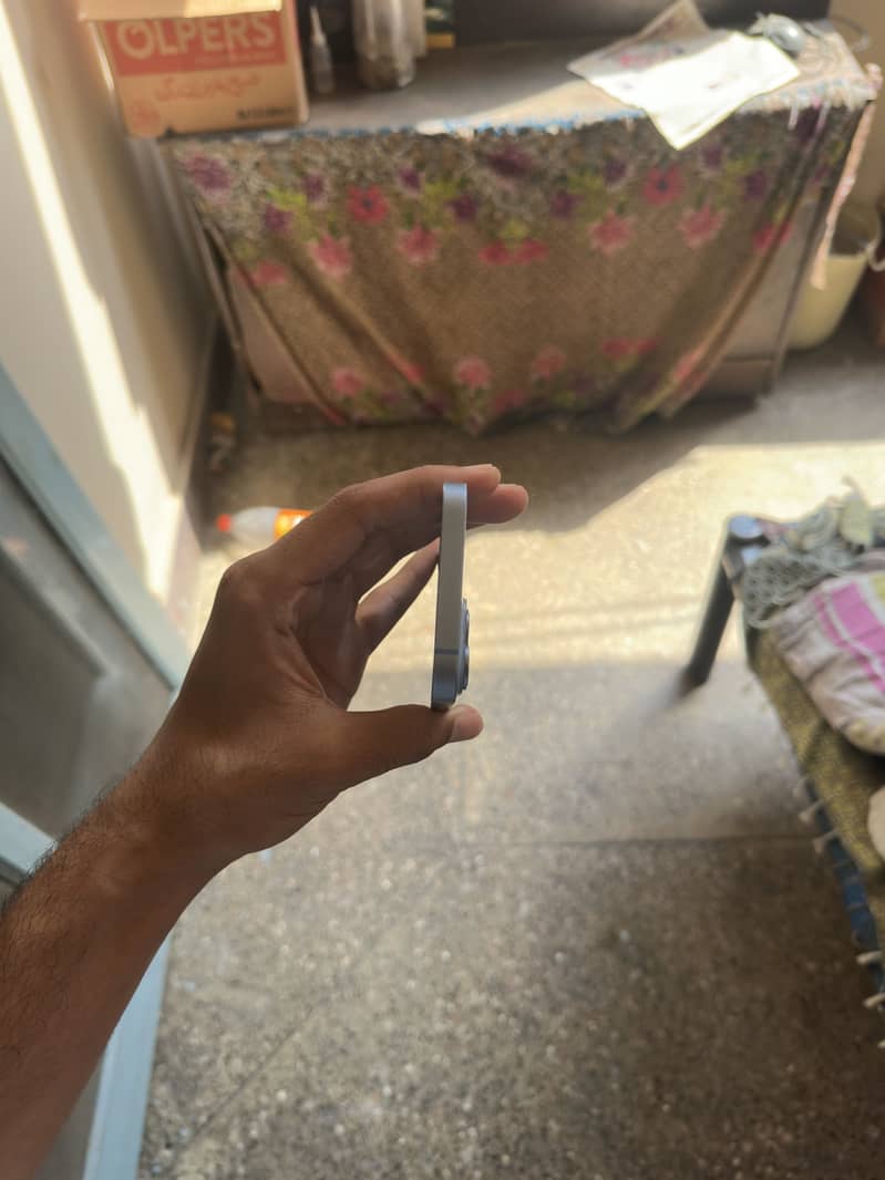 Apple iPhone 14 4