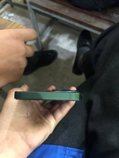 Apple iPhone 13