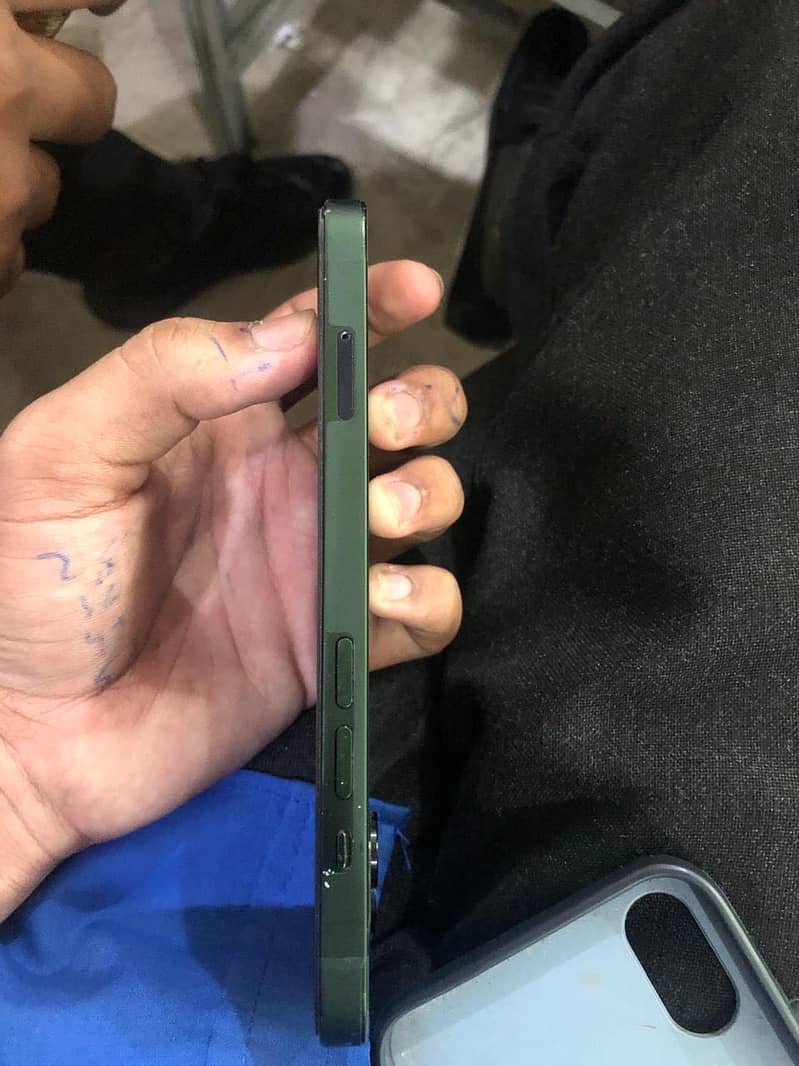 Apple iPhone 13 1